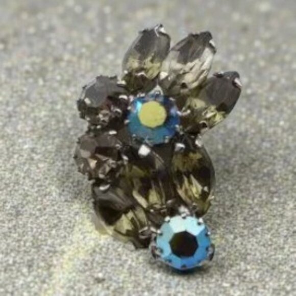 MCM Vintage Weiss Rhinestone & Auroa Borealis Cluster Earrings Clip Back - Picture 2 of 6